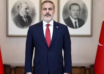 ‘Hakan Fidan Hariciye’yi istihbarat teşkilatına dönüştürüyor; bakanlığa giden gazeteciler köpeklere koklatılıyor’