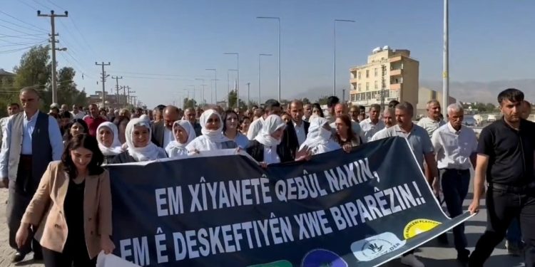 Irak sınırında KDP Protestosu