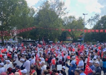 Fatih’te LGBT karşıtı eylem: “Rusya ve Macaristan yasakladı, sıra bizde”