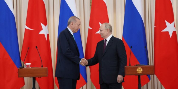 Putin: “Bize verilen sözler yerine getirilirse tahıl koridorunu canlandırırız”