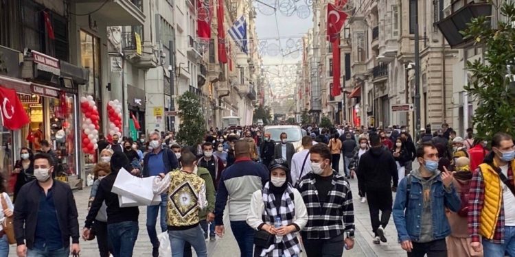 İstanbul’da halk açlık ve yoksulluk sınırının artışını nasıl karşıladı?