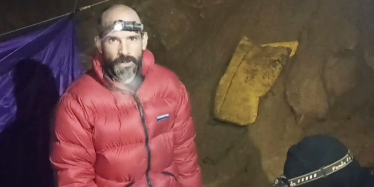 Yerin 1 kilometre derinliğinde mahsur kalan Amerikalı mağaracının tahliyesi yakında başlayabilir