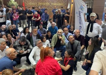 Sivas Katliamı’nın zamanaşımı kararı oturma eylemi ile protesto edildi