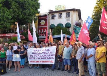 Antalya’da gözaltılar protesto edildi