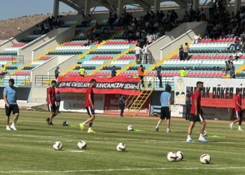 Aksarayspor-Amedspor maçı: Statta ‘Ölürüm Türkiyem’ şarkısı çalındı
