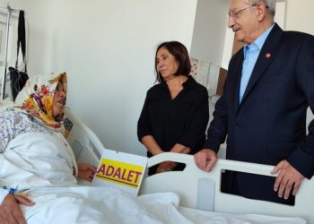 Kılıçdaroğlu’ndan ameliyat olan Emine Şenyaşar’a ziyaret