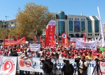 Emeklilerden miting: Sizin Orta Vadeli Program’ınız varsa emeğin de mücadelesi var