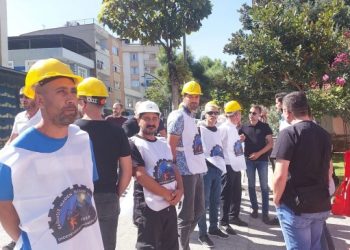 İşten çıkarılan maden işçisi oturma eylemi başlattı