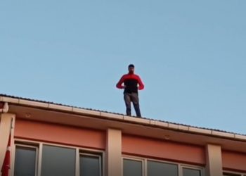 Çatıya çıkan maden işçisi kazandı