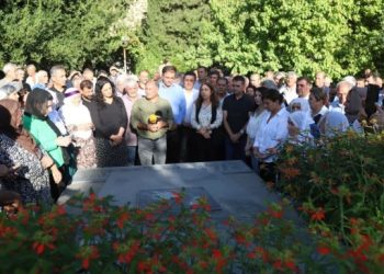 Apê Musa mezarı başında anıldı: Hakikati öldüremediler