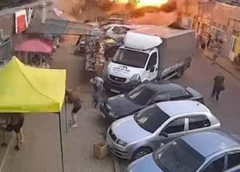 Donetsk’te çarşıya saldırı: 16 ölü