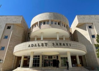 Mahkemeden darp edildiğini söyleyen sanığa: Yalan söylemeyin, olmaz öyle şey