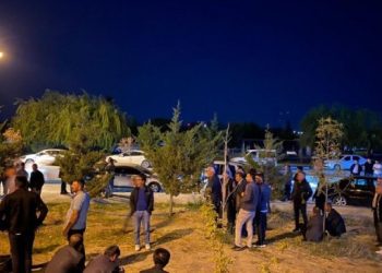 AKP eski ilçe başkanı komşularının evini taradı: Bir kişi hayatını kaybetti