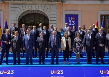 AB dışişleri bakanları aday ülkelerle 'genişlemeyi' görüşmek için toplantı çağrısında bulundu