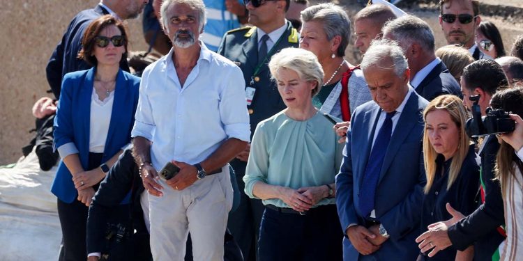 AB'den üye ülkelere İtalya'dan sığınmacı kabul etme çağrısı