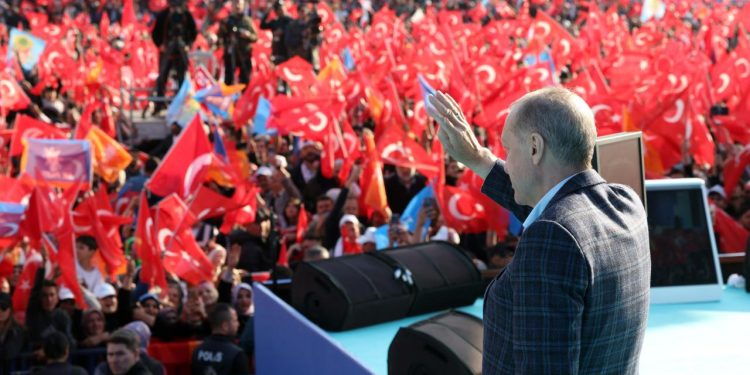 AKP'den İstanbul için sürpriz aday: Bir isim daha gündeme geldi!