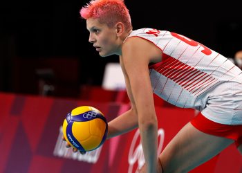 AKP'li isimler 'kadro dışı bırakılsın' diyordu: Beyoğlu Belediyesi milli maç afişinden Ebrar Karakurt'u sildi, Hande Baladın da onunla birlikte 'yandı'