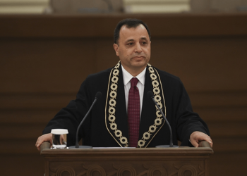 AYM Başkanı Arslan'dan mesajlar: Mahkeme kararları değiştirilmeden uygulanmalı, yargı bağımsız olmazsa hukuk devleti olmaz