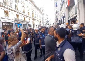 AYM kararını hiçe sayan polis Cumartesi Annelerini yine gözaltına aldı