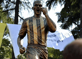 Ali Koç duyurdu: Fenerbahçe bir efsanenin daha heykelini dikecek