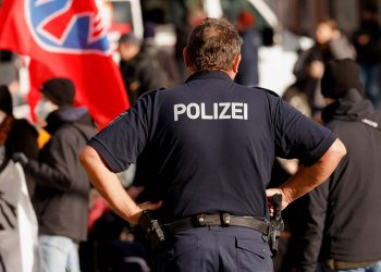 Almanya'da Nazi ideolojisini yayan bir derneğe baskın: Tarikat benzeri, son derece ırkçı ve antisemitist