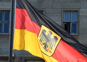 Almanya'da insan kaçakçılarına şafak baskını: Beş şüpheli tutuklandı