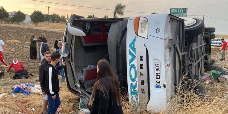 Amasya’da yolcu otobüsü devrildi: 6 ölü, 35 yaralı