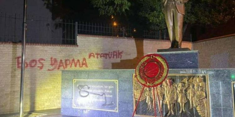 Atatürk anıtına saldırıda bir kişi tutuklandı