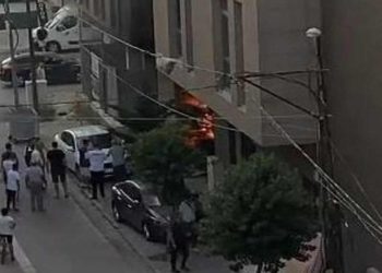 Avcılar metruk binada yangın: 3 kişi hayatını kaybetti