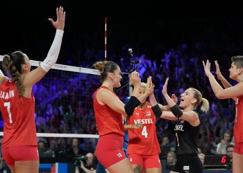 Avrupa Kadınlar Voleybol Şampiyonası: Filenin Sultanları, Sırbistan'ı eleyerek şampiyon oldu