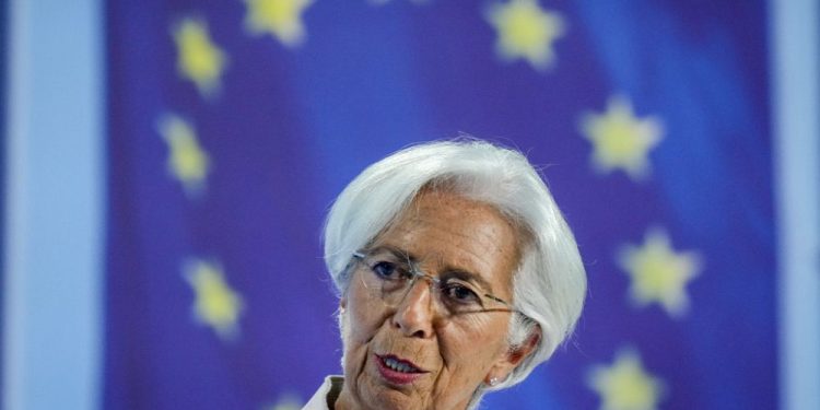 Avrupa Merkez Bankası, enflasyon hedefine ulaşmak için 3 temel politika faizini 25 baz puan artırdı