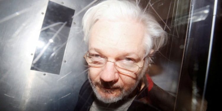 Avustralyalı siyasetçiler Assange için ABD yolcusu