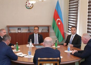 Azerbaycan ile Karabağ Ermeni toplumu temsilcileri arasında ilk görüşme