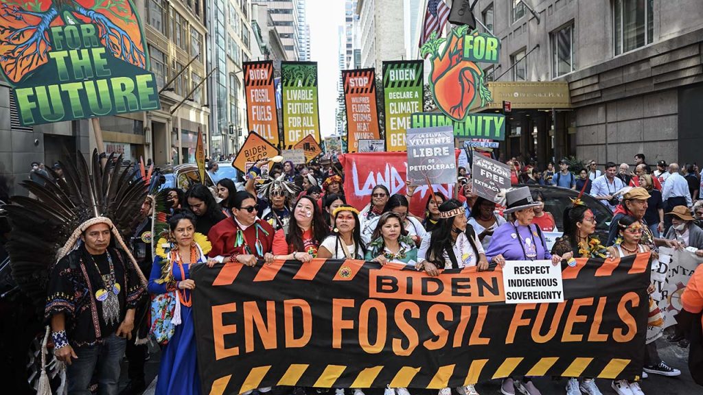 BM Genel Kurulu öncesi: New York'ta on binlerce kişiden fosil yakıtlara karşı yürüyüş