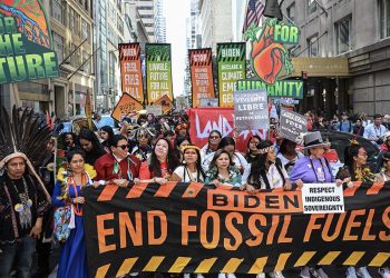 BM Genel Kurulu öncesi: New York'ta on binlerce kişiden fosil yakıtlara karşı yürüyüş