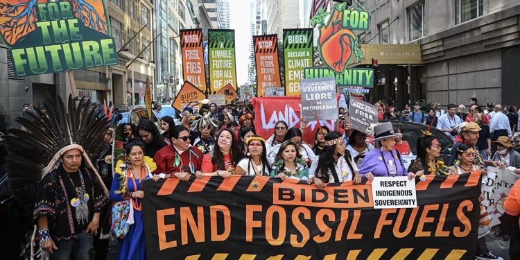 BM Genel Kurulu öncesi: New York'ta on binlerce kişiden fosil yakıtlara karşı yürüyüş