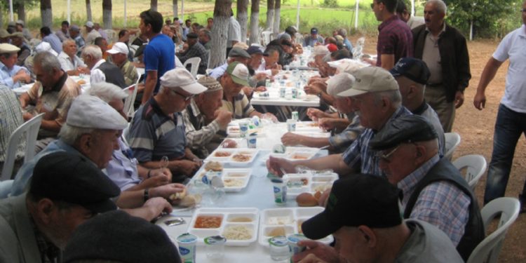 Bedava yemek bulmak için WhatsApp’tan ‘Mevlüt Bulma Grubu’ kurdular; grubun üye sayısı 10 bine yaklaştı