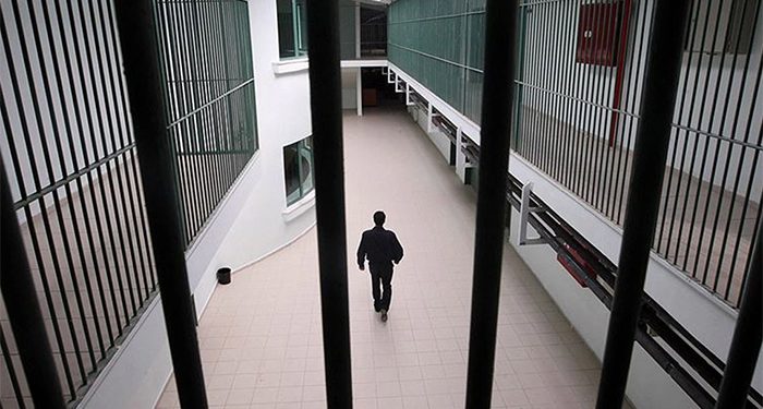 Bir mafya üyesi anlatıyor: Mermi kaynağımız polisler, en fazla parayı hakimlere yediririz