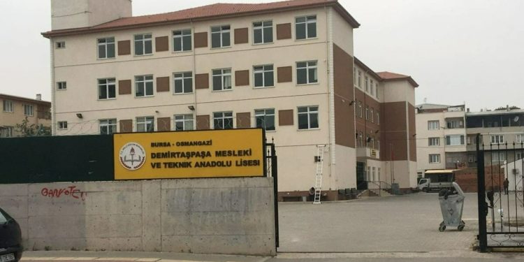 Bursa'da müteahhitten satılık devlet okulu!