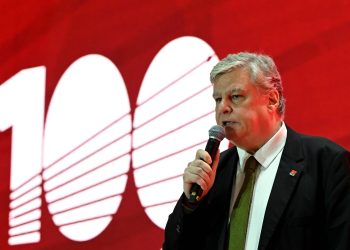 CHP Genel Başkanlığı’na adaylığını açıklayan Öymen: Tedavi için teşhisi doğru koymamız gerekiyor