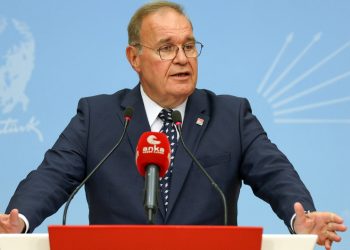 CHP Sözcüsü eğitimi eleştirdi ama… 100 yaşındaki partinin yönetiminde eğitimden sorumlu kimse yok!