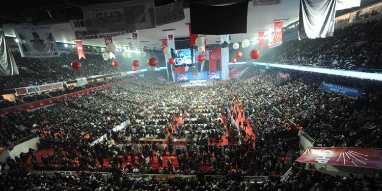 CHP’de değişimin gölgesinde kongreler: İzmir sil baştan...