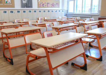 CHP'li Gülizar Biçer Karaca, Koca'ya sordu: 'Devlet okullarında günde 2 öğün ücretsiz çocuklara neden yemek vermiyorsunuz?'