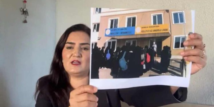 CHP'li Kılıç: Samsun'daki MEB'e bağlı özel okulda 'İslam’ın kızı' belgesi veriliyor