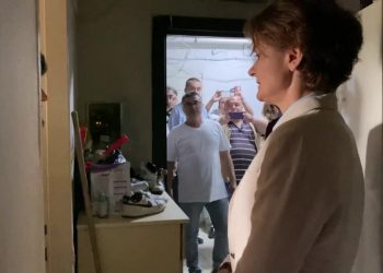 Canan Kaftancıoğlu İstanbul'daki sel felaketinde evlerini su basan aileyi ziyaret etti