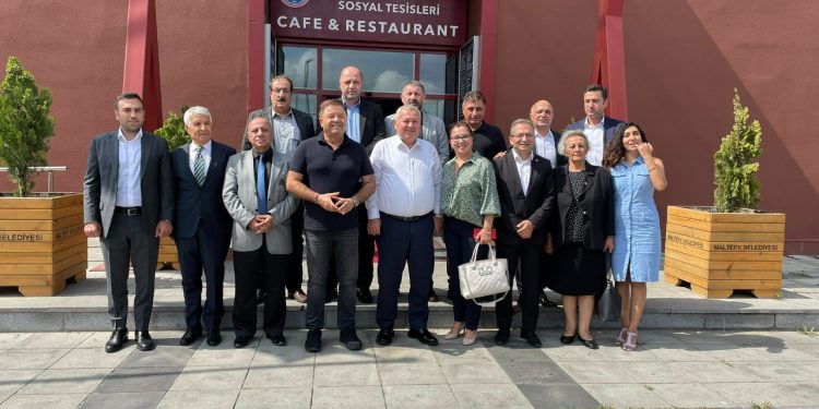 Cemal Enginyurt ile görüşen MHP'li meclis üyelerinin ihracı istendi