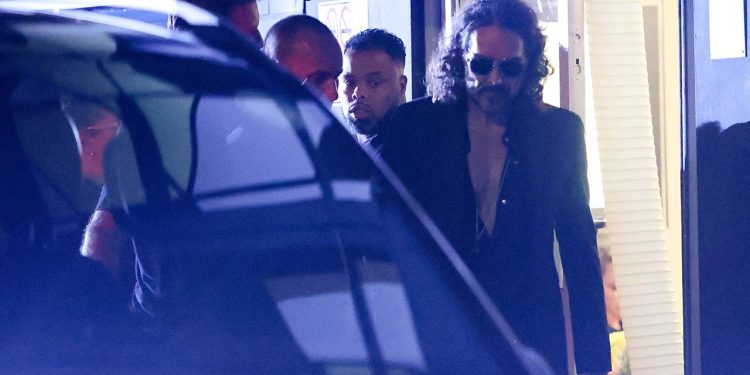 Cinsel saldırı iddialarının ardından: YouTube, Russell Brand'in reklam gelirlerine erişimini engelledi