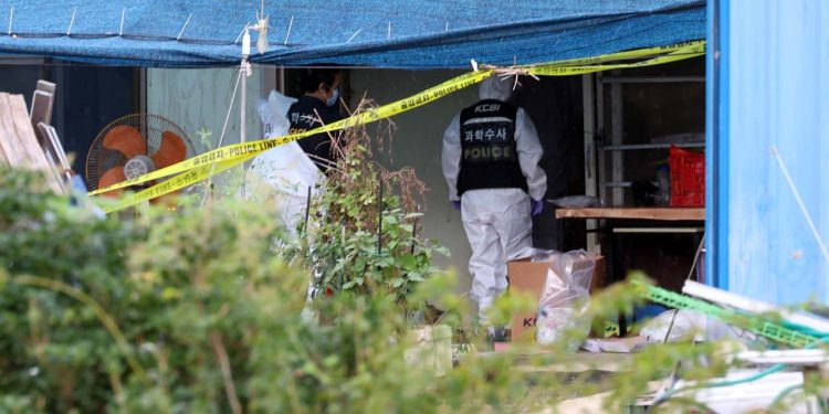 Cinsel saldırı şüphelisi otizmli oğullarını ve eşini öldürdü, tarım ilacı içerek intihar etti