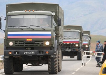 Dağlık Karabağ Ermenileri silahlarını teslim etmeye başladı: Ermenistan'da protestolar sürüyor