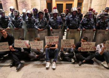 Dağlık Karabağ'da ateşkes sonrası Ermenistan'da protestolar: Karabağ görüşmeleri bugün başladı